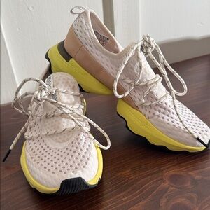 Sorel Kinetic Lace Sneakers Womens 8 Cream Yellow Chunky Athleisure